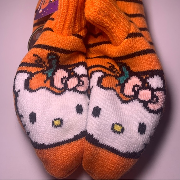 NWT Hello Kitty Halloween Grip Socks Slippers Booties Orange Striped Pumpkin - Picture 8 of 8